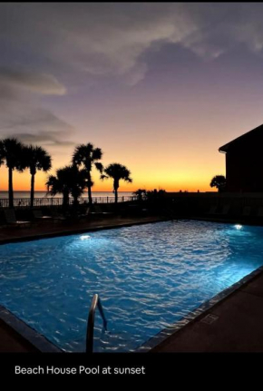 Sea Horsing Around 2 Bedroom 1.5 Bath sleeps 8